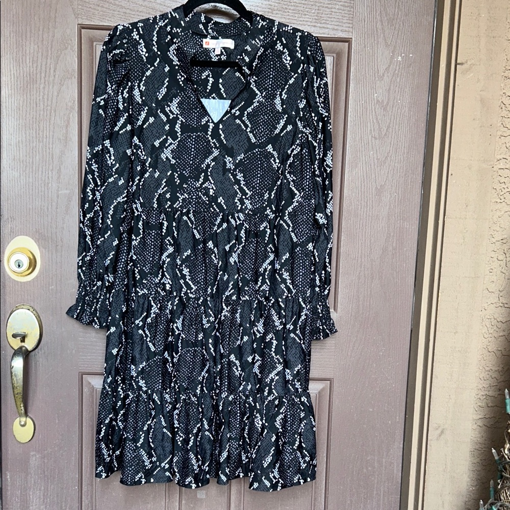 Jude Connally Black and White Patterned Long Sleeve Dress